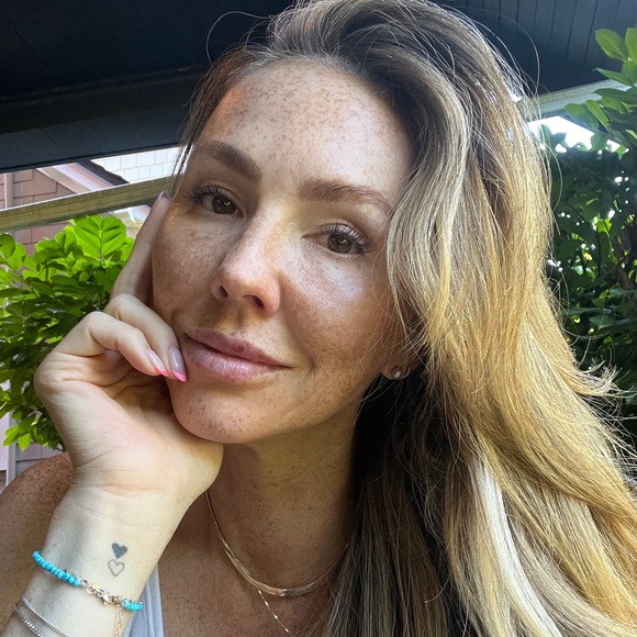 Meet your Posher, Sara - Picture 1 of 4